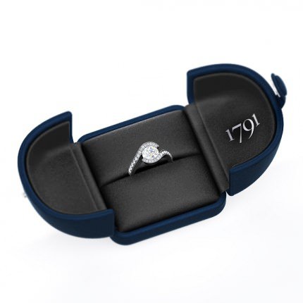 Engagement Ring White Gold Perlina - Box View
